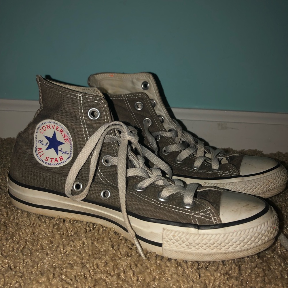 Women’s size 7// Men’s size 5